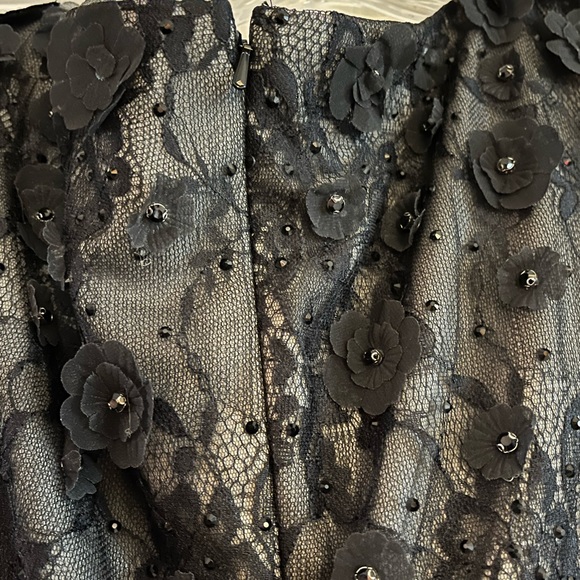 Mac Duggal/NWT Floral Applique Boat Neck Short Sleeve Gown, Black 67711 - Picture 13 of 14